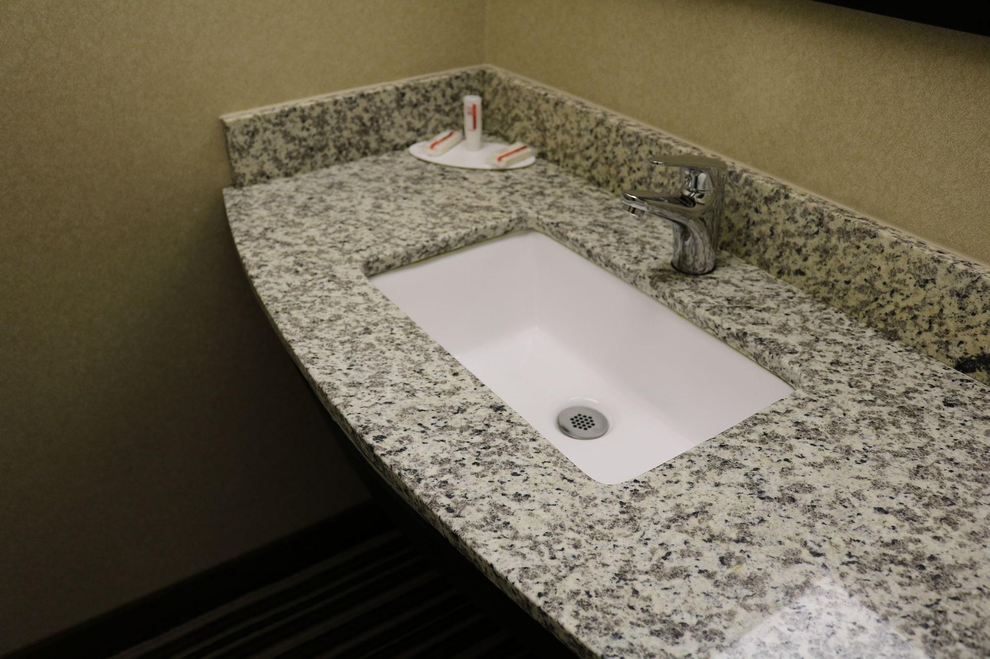 Super 8 By Wyndham Plattsburgh Hotel Ngoại thất bức ảnh