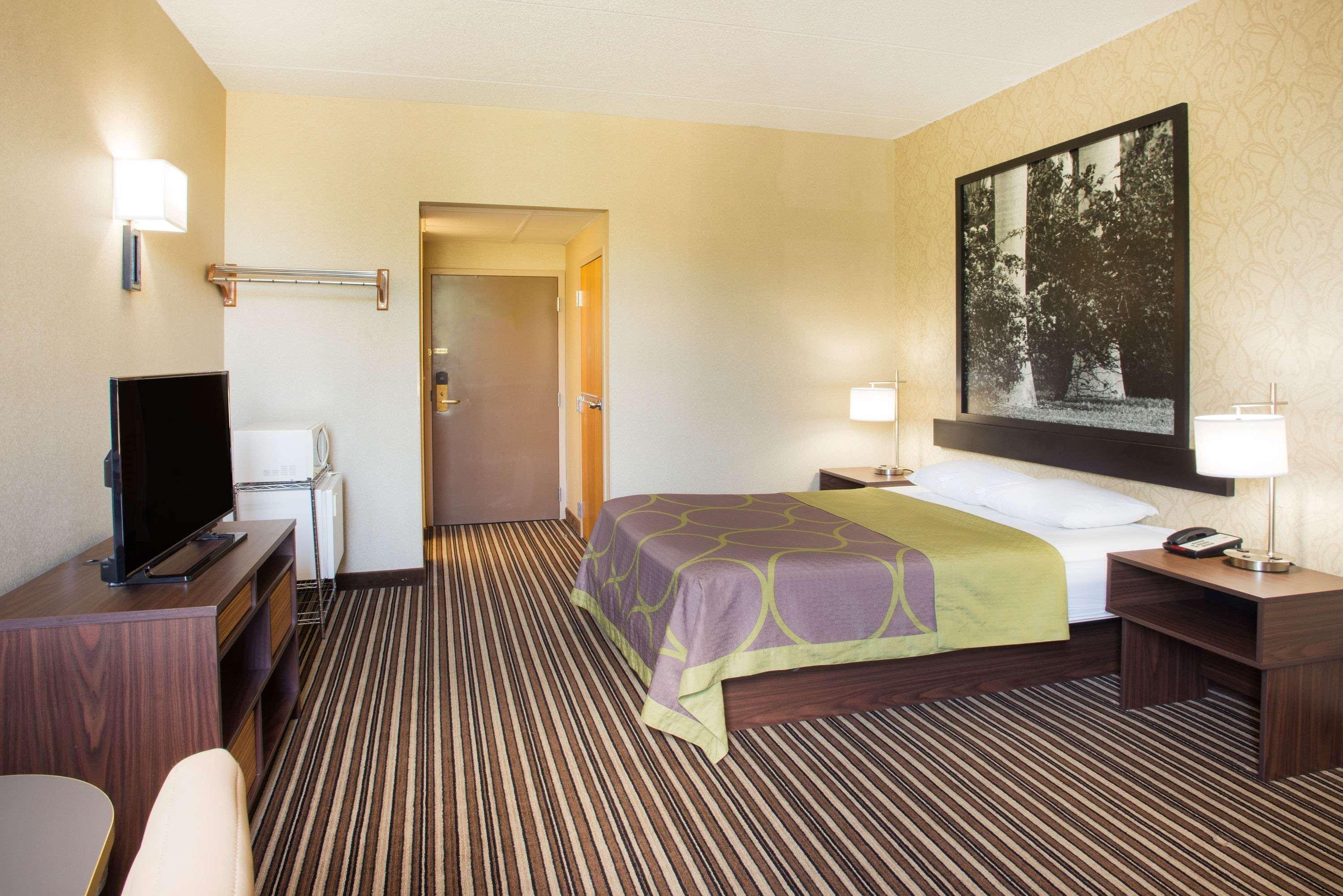 Super 8 By Wyndham Plattsburgh Hotel Ngoại thất bức ảnh