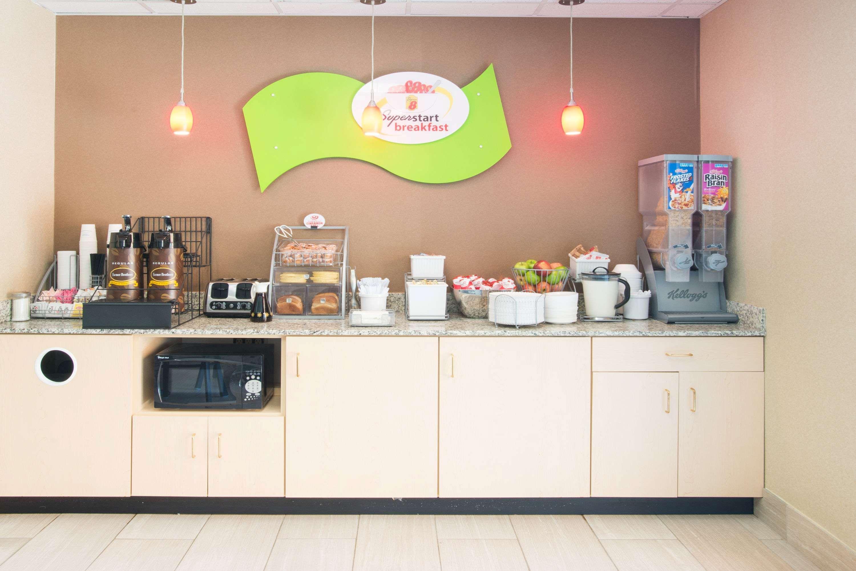Super 8 By Wyndham Plattsburgh Hotel Ngoại thất bức ảnh