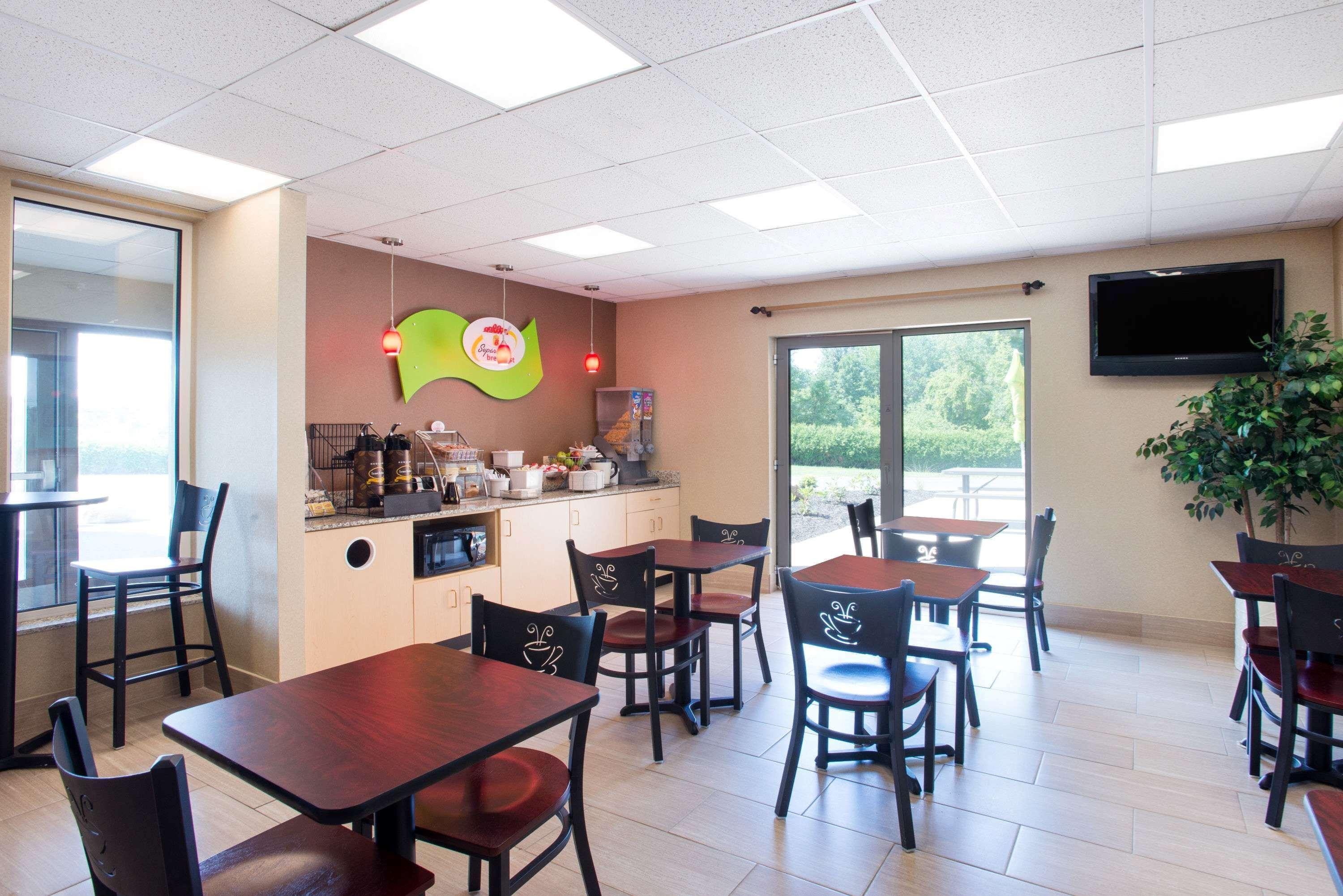 Super 8 By Wyndham Plattsburgh Hotel Ngoại thất bức ảnh