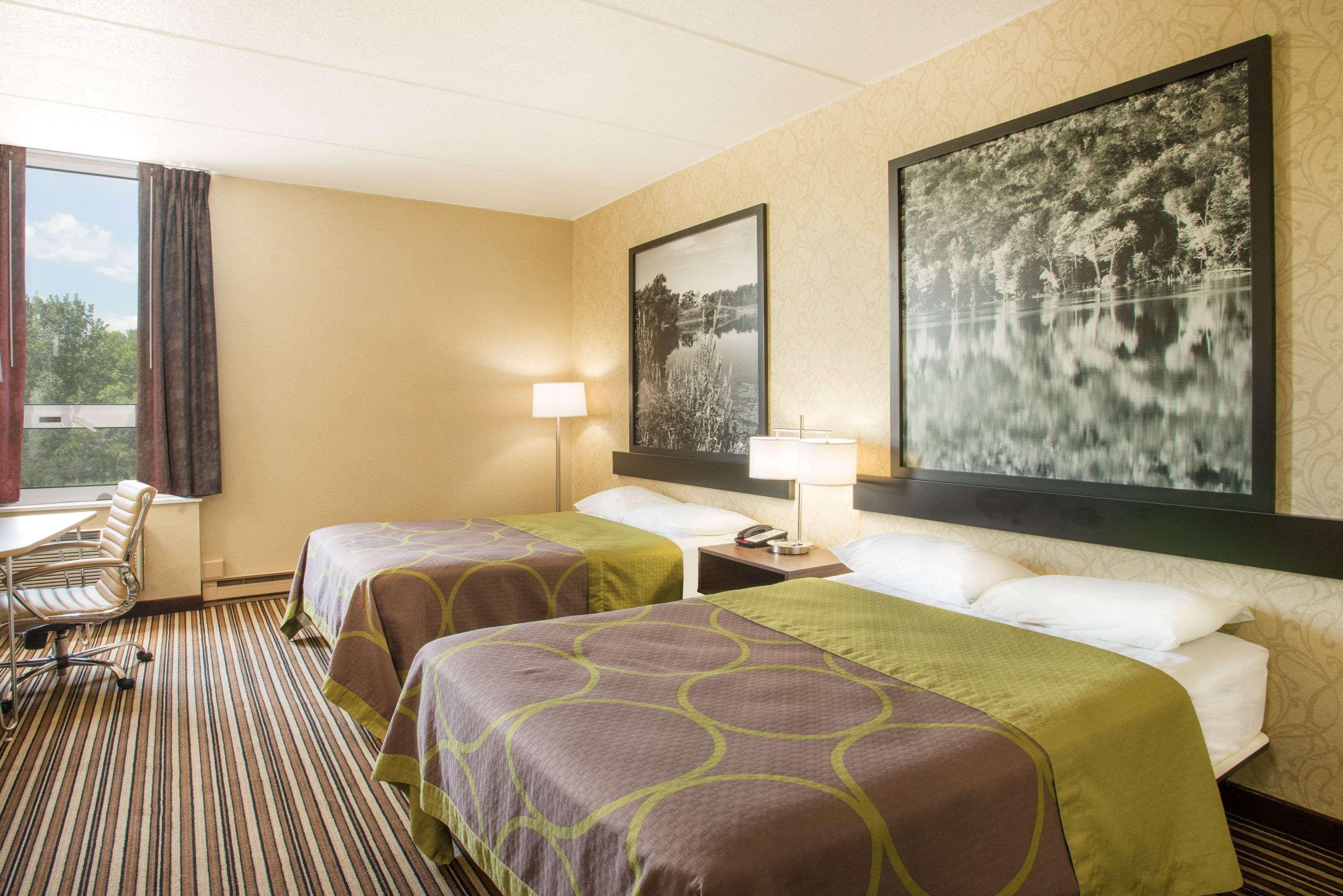 Super 8 By Wyndham Plattsburgh Hotel Ngoại thất bức ảnh
