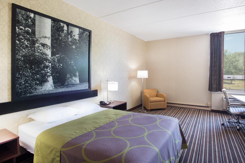 Super 8 By Wyndham Plattsburgh Hotel Ngoại thất bức ảnh