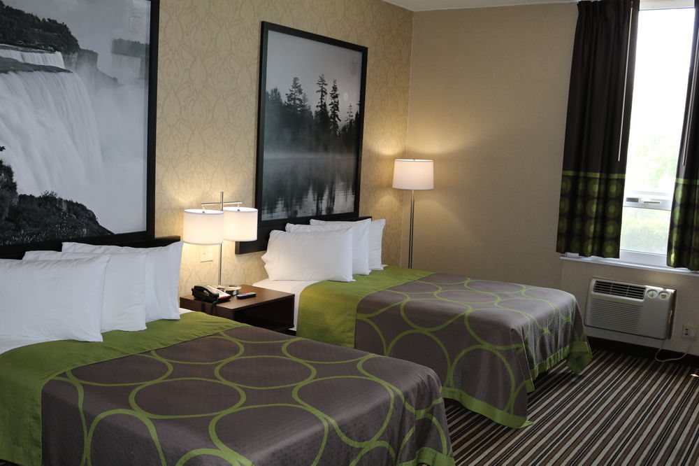 Super 8 By Wyndham Plattsburgh Hotel Ngoại thất bức ảnh