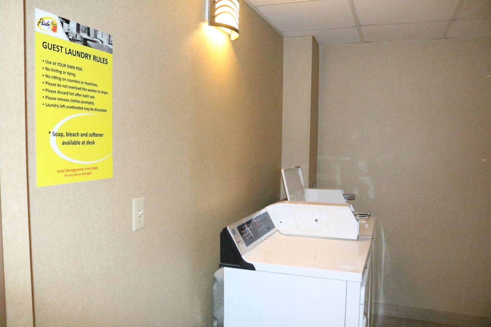 Super 8 By Wyndham Plattsburgh Hotel Ngoại thất bức ảnh
