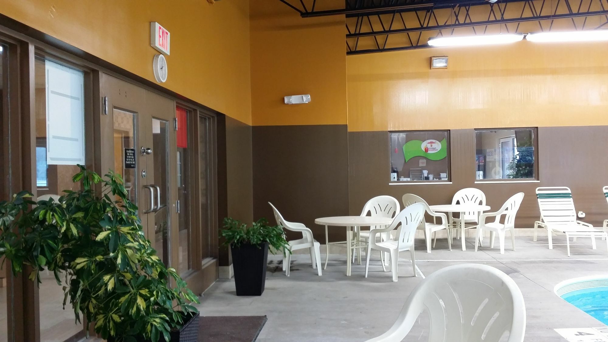 Super 8 By Wyndham Plattsburgh Hotel Ngoại thất bức ảnh